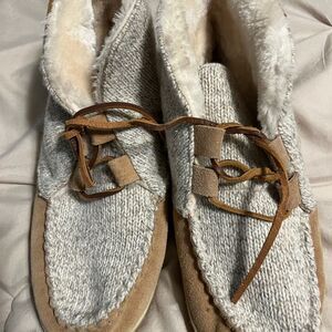 Cozy Knit and Suede Women's Slippers
